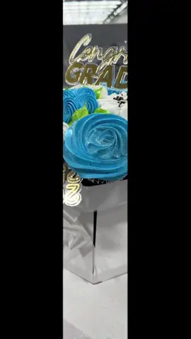 A post by @desiraemontez on TikTok caption: #fypシ #socute #cupcakebouquet #workflow #fypシ゚viral 