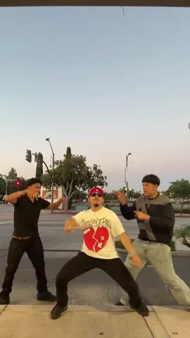 A post by @uzielgonzalezz on TikTok caption: Bailaloooooo😮‍💨 @Jimmy🧃 #fyp #foryoupage #uzielgonzalez #viral #cali #eluziel #paratii #paratí #bailando #baile 