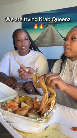 A post by @niyawiyaaa18 on TikTok caption: Krab Queens on Manchester n Crenshaw 🔥🔥 I’ll probably go try some other stuff they had too #viral #seafood #viralvideos #foryoupage #crab #snowcrab #krabqueenz #crenshaw #Foodie #msfyatee #niya 