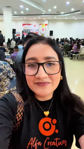 A post by @evequinte96 on TikTok caption: Hoy quiero compartir este logro con ustedes que han sido incondicionales y por apoyar cada día mis videos, apoyarme en mis lives y por darme siempre las buenas energías para continuar. Este video pasa a ser uno de mis más íntimos por mostrarme aquí tan vulnerable en algunas ocasiones, porque si! Hay días que siento que ya no puedo más… pero luego miro hacia atrás y veo a quienes están esperando que yo continúe esforzándome para lograr mis objetivos. Me siento muy feliz de ver que lo que estoy logrando y de entender que nunca es tarde para comenzar✨ Dios les bendiga💕🫶🏻  #diseño #diseñadora #meta 