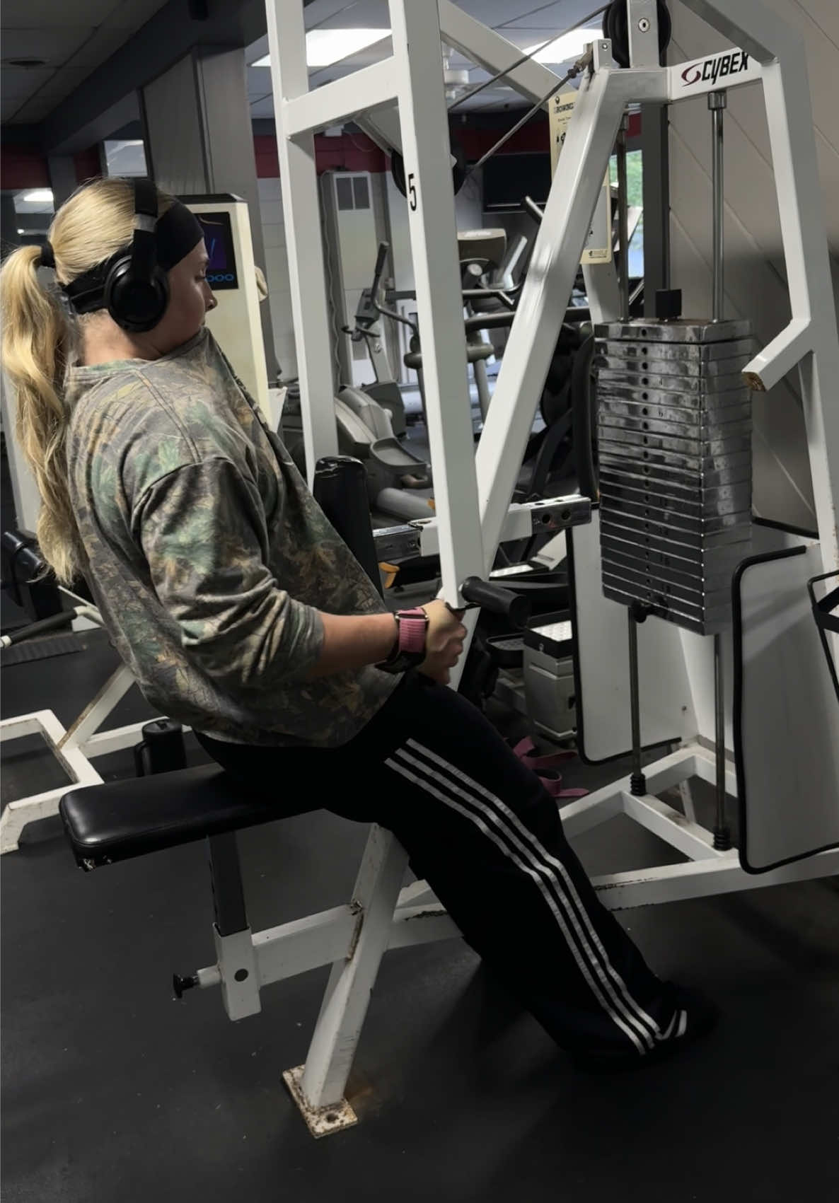 A post by @kyliegaskell on TikTok caption: #upperlower #fyp #gym  @Gympin UK Straps “KYLIE”