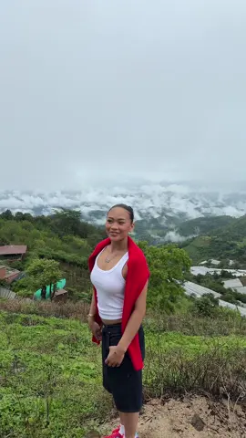 A post by @sunisalee_ on TikTok caption: we out hereeee 