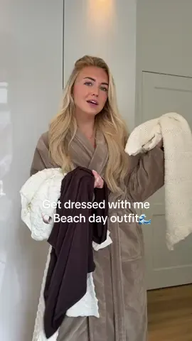 A post by @ninaschotpoort on TikTok caption: Welke outfit zal ik aan doen? Met mijn code ‘ninasTKT’ krijg je 10% korting bij @nakdfashion (ook bovenop de sale) 🤍 ad