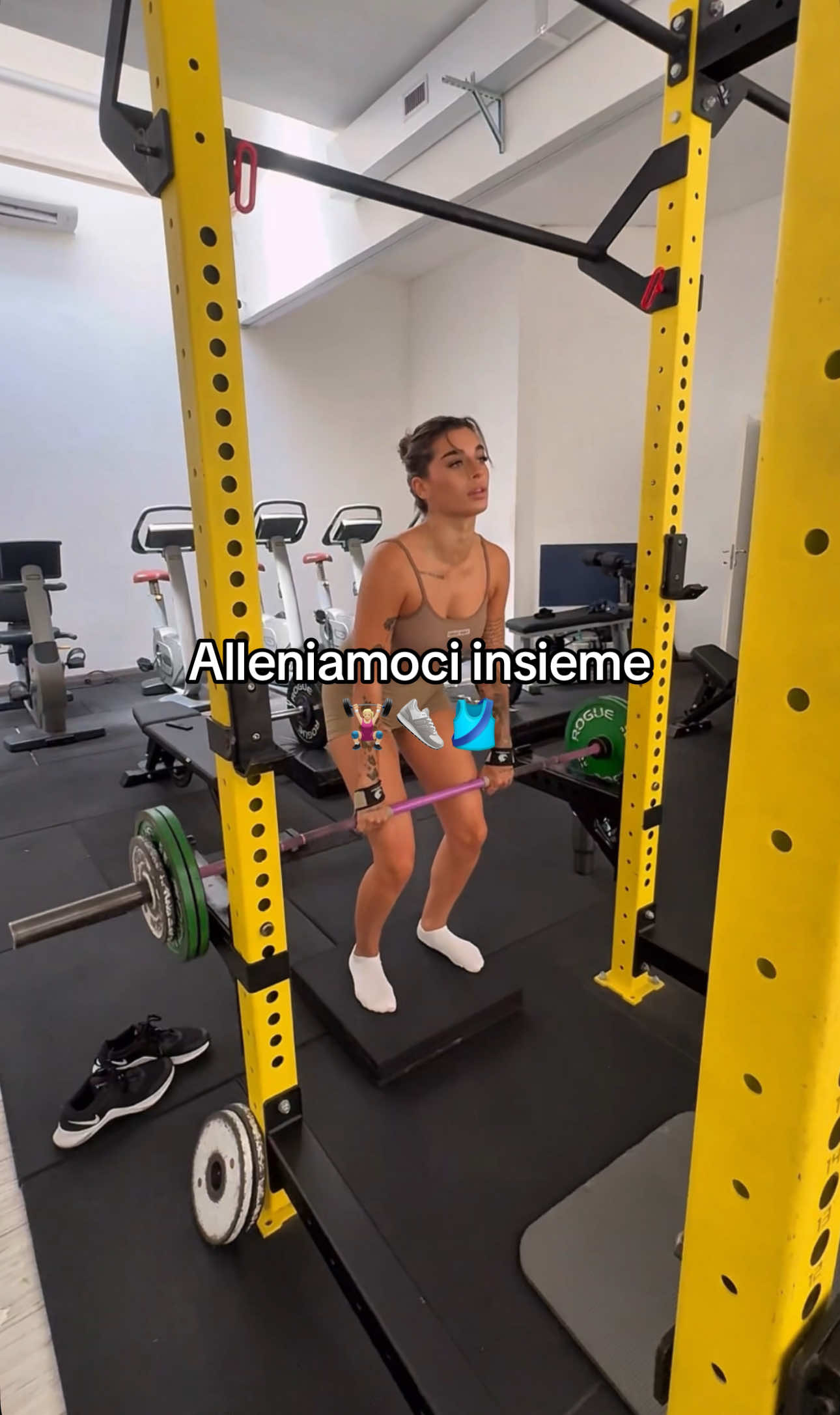 A post by @sofiacrisafulli on TikTok caption: Anche se è molto ironico questa settimana mi sono allenata 4 volte, sono molto proud 🥸