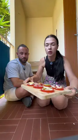 A post by @deniska....teniska on TikTok caption: On déguste les 6 tomates … vous en pensez quoi ? 😂