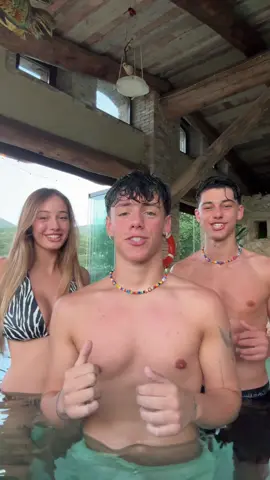 A post by @fabioferruccii on TikTok caption: stesso video di 1 anno fa… ma in 3 😪💕 @Cristiano🌓 @Viola Silvi 
