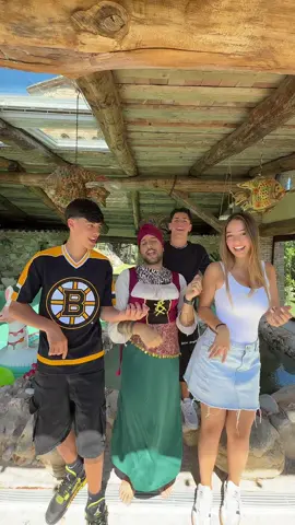 A post by @violasilvii on TikTok caption: abbiamo ordinato una gitana su amazon, ma è arrivata quella di wish 😅😂💕 @Cristiano🌓 @Fabio Ferrucci @Jacopo Lupinella 