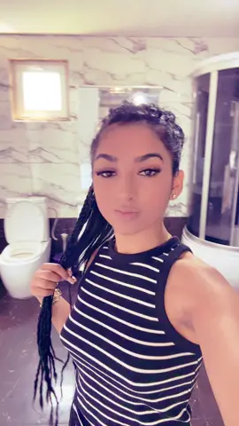 A post by @andreea__florescu__0 on TikTok caption: #fyp 