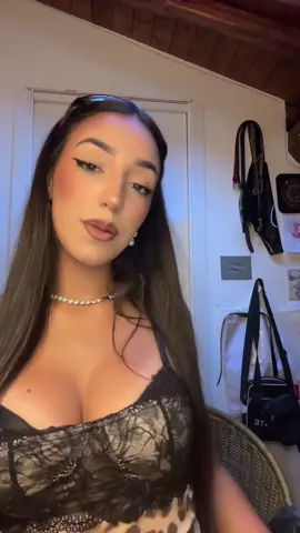 A post by @gianolamarika on TikTok caption: Perché fai male? #fakebody 
