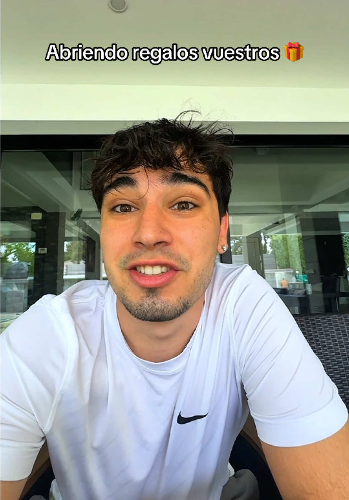 A post by @adribylus on TikTok caption: Yo creo que 5 mapundas también caben jajajaaj ❤️