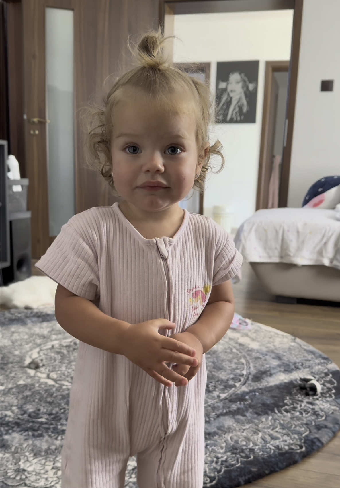 A post by @narcyyy on TikTok caption: Mic daily de Vineri 💖 a fost o zi super chill pentru mine și Ema, nu am făcut mare lucru. Mâncărică și joacă, timp pentru noi împreună 💖 #daily #narcy 