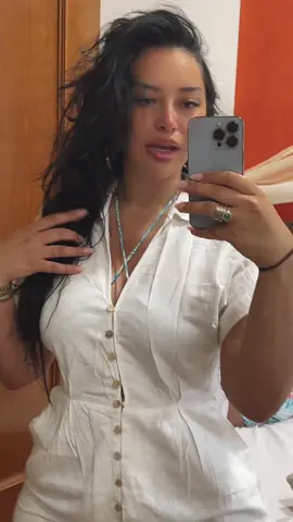 A post by @leyla28.15 on TikTok caption: 😅