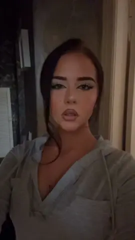 A post by @chiaraspureluv on TikTok caption: pretty privilege 