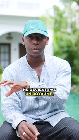 A post by @kaaramoo on TikTok caption: Un Roi dans un cirque : Le cirque ne devient pas un Royaume, c’est le Roi qui sera un clown.  Dis moi où et qui tu fréquentes, je te dirai sûrement qui tu es ! #motivation #développementpersonnel #entourage #entrepreneur 