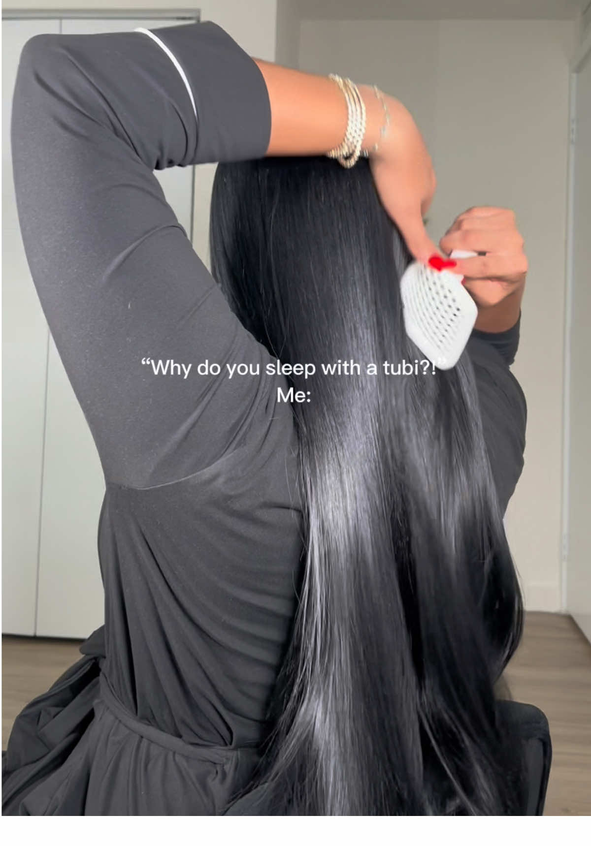 A post by @ on TikTok caption: because I love waking up with perfect hair 😉 #hairtok #healthyhair #hairwrap #dominicanhairwrap #longhair #shinyhair #tubi #dominicantubi 