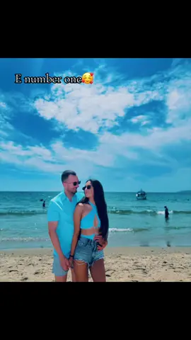 A post by @andra_a34 on TikTok caption: #london #ambarbatmanierat #habibi 