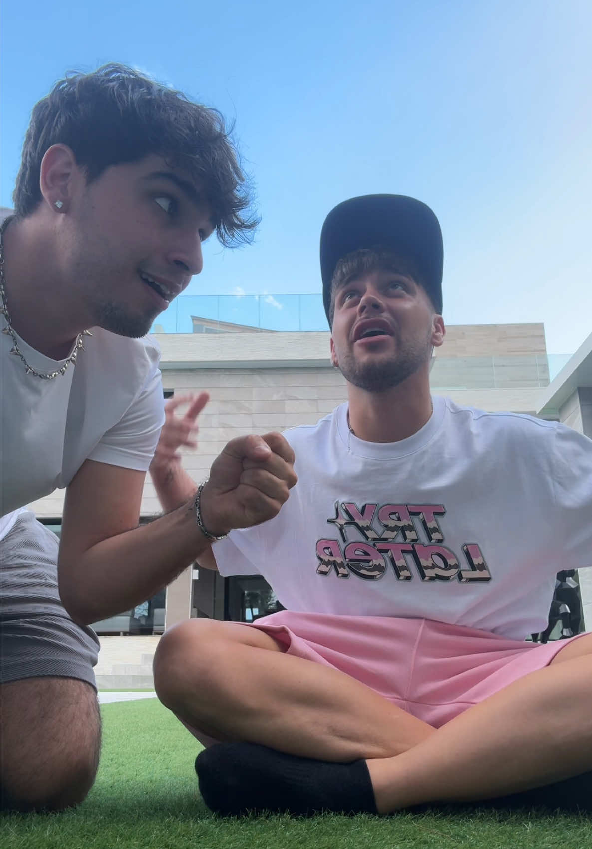 A post by @adribylus on TikTok caption: Nos salio como pudimos jijiji
