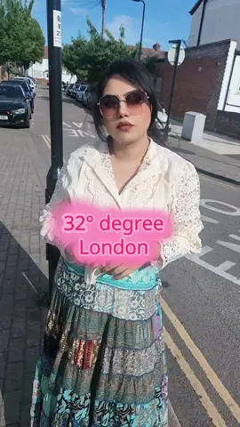 A post by @missmaheemughal on TikTok caption: #fun #viral #mahisfashion #hot #mahisfashion #foryoupage❤️❤️ #tiktoklive 