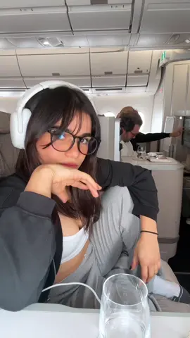 A post by @alanafloresf on TikTok caption: adiós mi hermoso mexico 🥺🇲🇽 , hola de nuevo españa 👋🏼🇪🇸 jajajajja ignoren la canción toda sentimental xdddd