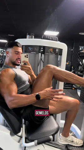 A post by @marulekhal on TikTok caption: Mis gemelos 