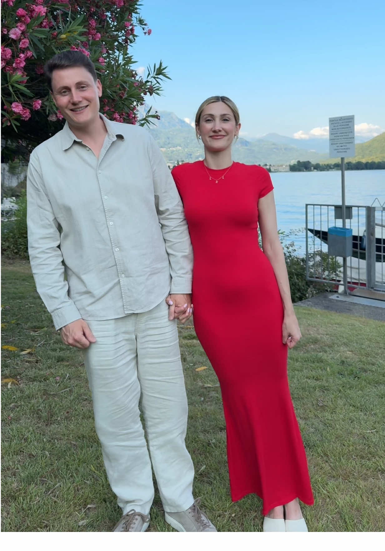 A post by @diewalsers on TikTok caption: Einmal um die Welt mit dir 🥹🌍 #travel #couplegoals #loveyou 