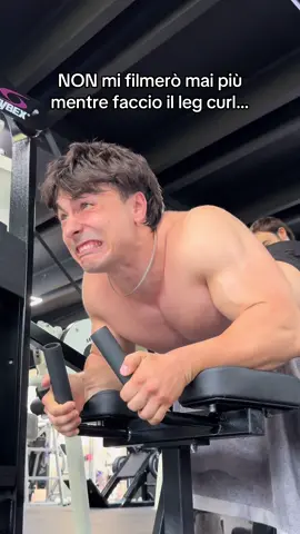 A post by @uncledannylifts on TikTok caption: Evitate questa angolazione 😭😭