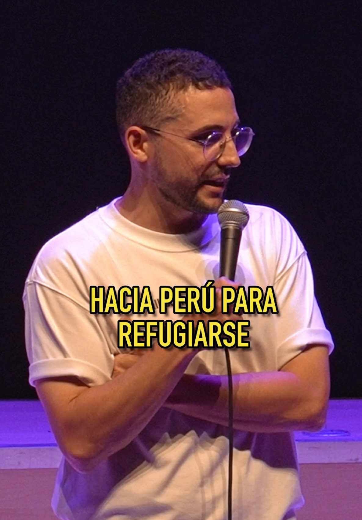 A post by @galdervaras on TikTok caption: PERUGERMANO 🇵🇪🇩🇪🔥 #standup #monologo #comedia #crowdwork #standupcomedy #humor 