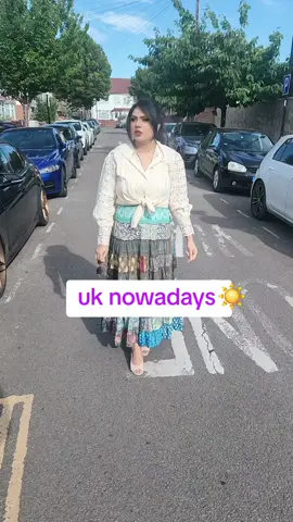 A post by @missmaheemughal on TikTok caption: too much hot nowadays in London #foryoupage❤️❤️ #mahisfashion #hot #viral #fun #foru #weather 