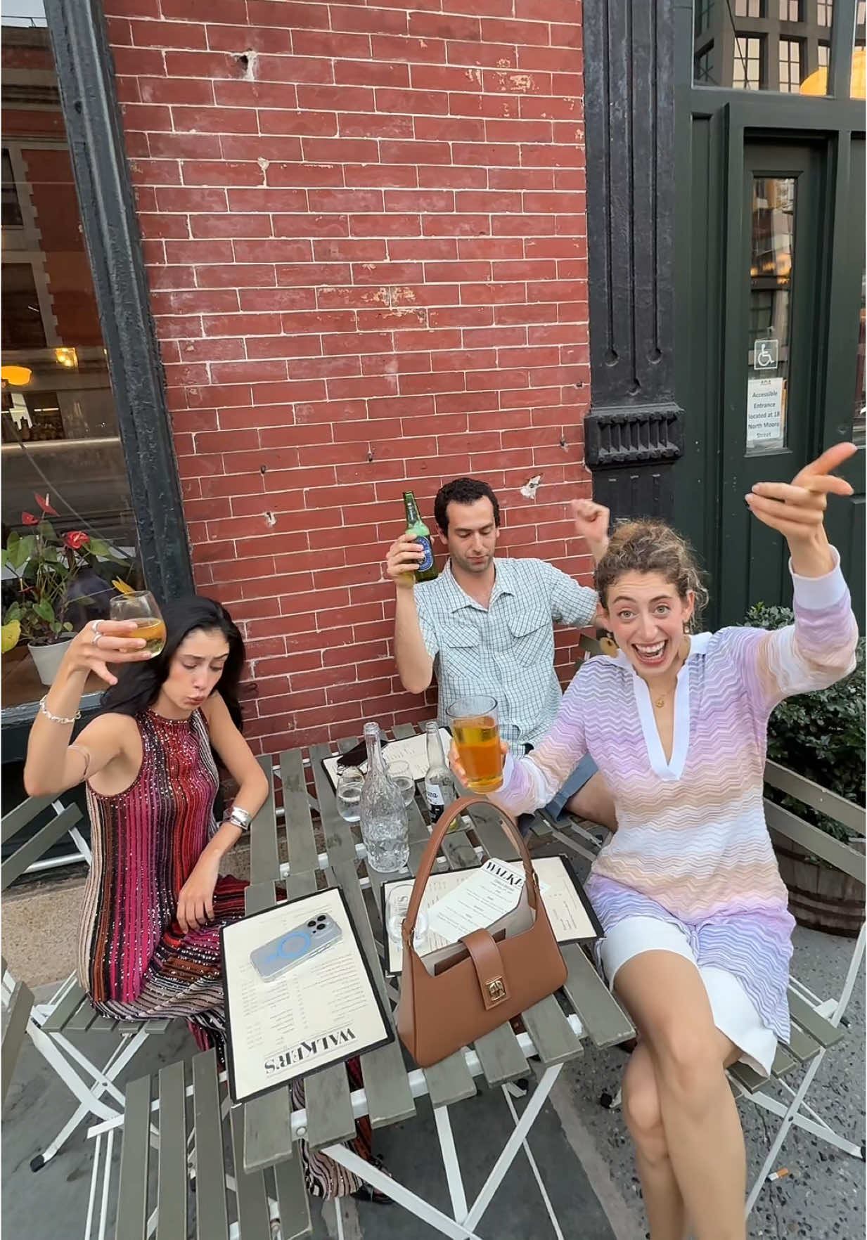 A post by @ssoleon on TikTok caption: SI NO ES PLAN DE SEÑORAS NO LO QUEREMOS @renatacerda @Lucio 
