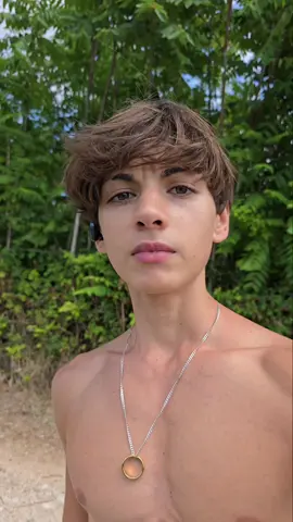 A post by @elcromass on TikTok caption: ayuda #elcromas 
