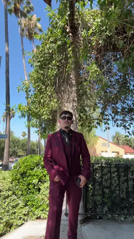 A post by @uzielgonzalezz on TikTok caption: Me veo bien para la boda de mi prima? A rato me pongo bien vaquero no se preocupen 😘#foryoupage #uzielgonzalez #viral #alanarrieta #boda 