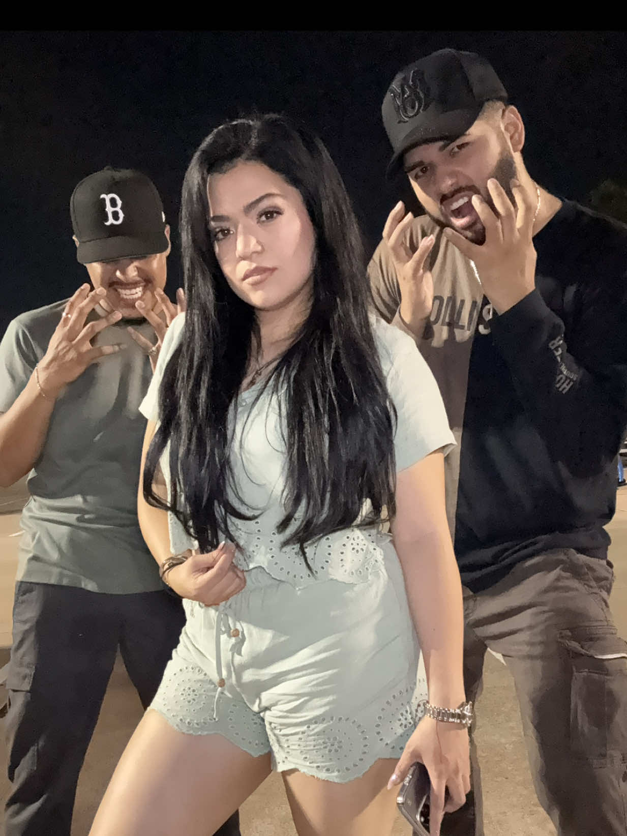 A post by @kaysmagickingdom on TikTok caption: Mami por dios que motor🏍️@Neton @druscillad @😜BETO😜 