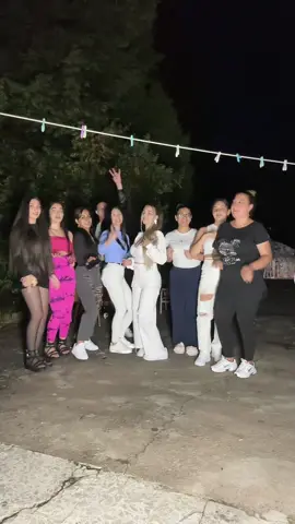 A post by @alexandraolimpia2 on TikTok caption: #fyp #foryou #viral Cu gașca de șoc 😂🔝💞🎉🎉❤️@⚡️𝕬𝖑𝖊𝖝𝖆𝖓𝖉𝖗𝖆⚡️ @loris_kbr04 @Gyna Alin @⚜️~𝒃𝒚𝒂_𝒃𝒆𝒂~⚜️ @🥷Dzsenna🥷 @Deea🖤 