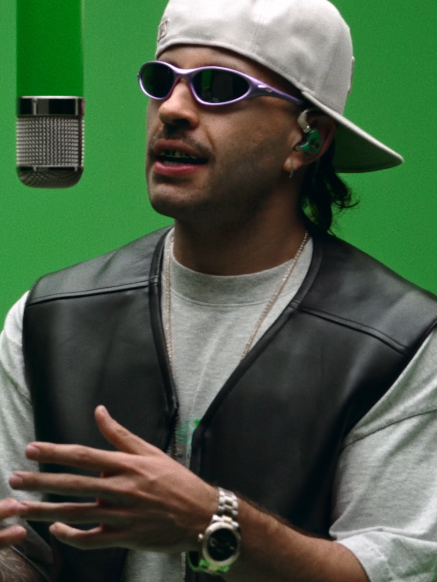 A post by @colorsxstudios on TikTok caption: Feid (@ferxxo444) - Colombian singer, songwriter, and producer - steps into the COLORS spotlight with PIDA LO QUE QUIERA MAMI - A COLORS SHOW #feid #colombia