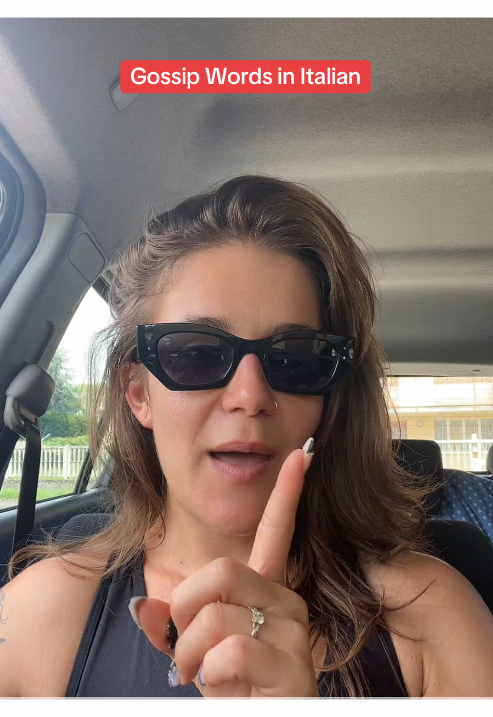 A post by @chiaras.italiano on TikTok caption: where are my gossip girls? ✨🇮🇹 _ #LearnItOnTikTok #learnitalian #learnitalianwithme #imparacontiktok #imparaitalianoarabo #imparaitaliano #learningitalian #italianlanguage #gossip #gossipitalia #italianoparabrasileiros #italian #italiano 