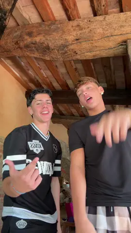 A post by @fabioferruccii on TikTok caption: dopo di noi mai più nessuno 🤷‍♂️ @domenicoespositooo_ 
