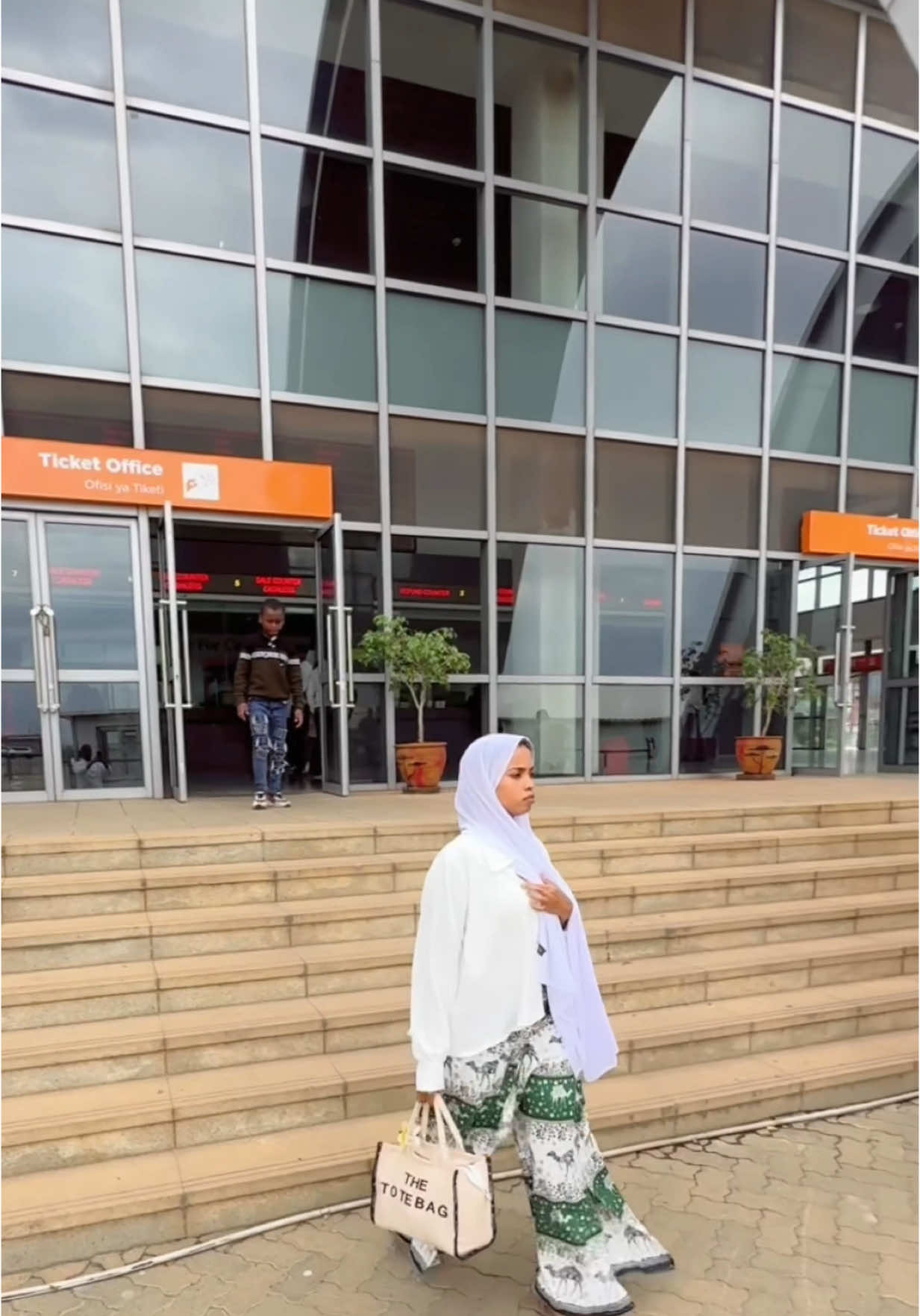 A post by @sumayo_qurux_1 on TikTok caption: 😭😂mombasaraha #sumya_qurux #happyahmedhilwa #foryoupage_foruyou 