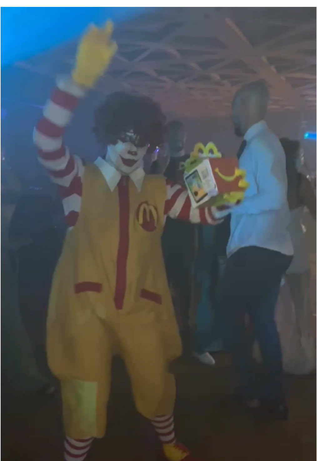 A post by @jackwise_clown on TikTok caption: Cositas que pasan #animacion #mcdonalds #ronaldncdonald 