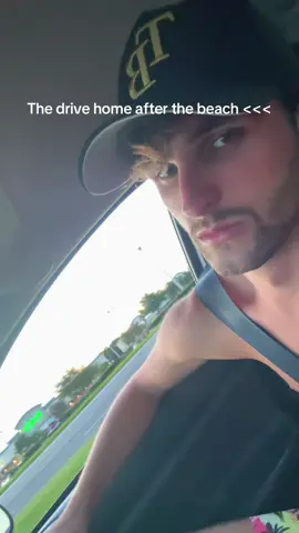 A post by @conder_holt on TikTok caption: #travel #fyp #Summer #florida #beachday 