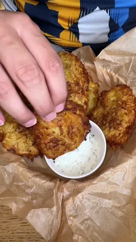 A post by @cestarpinbon on TikTok caption: La recette de galettes de pomme de terre de MAMAN 🥰❤️ #recettes #ideerecette #recettesimple #recetterapide #recettefacile #recettesimpleetrapide #recettesimpleetrapide #tiktokfood #cestarpinbon 