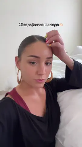 A post by @leanemarts on TikTok caption: Nos cartes viennent de chez @missjenny_voyance 🫶🏻