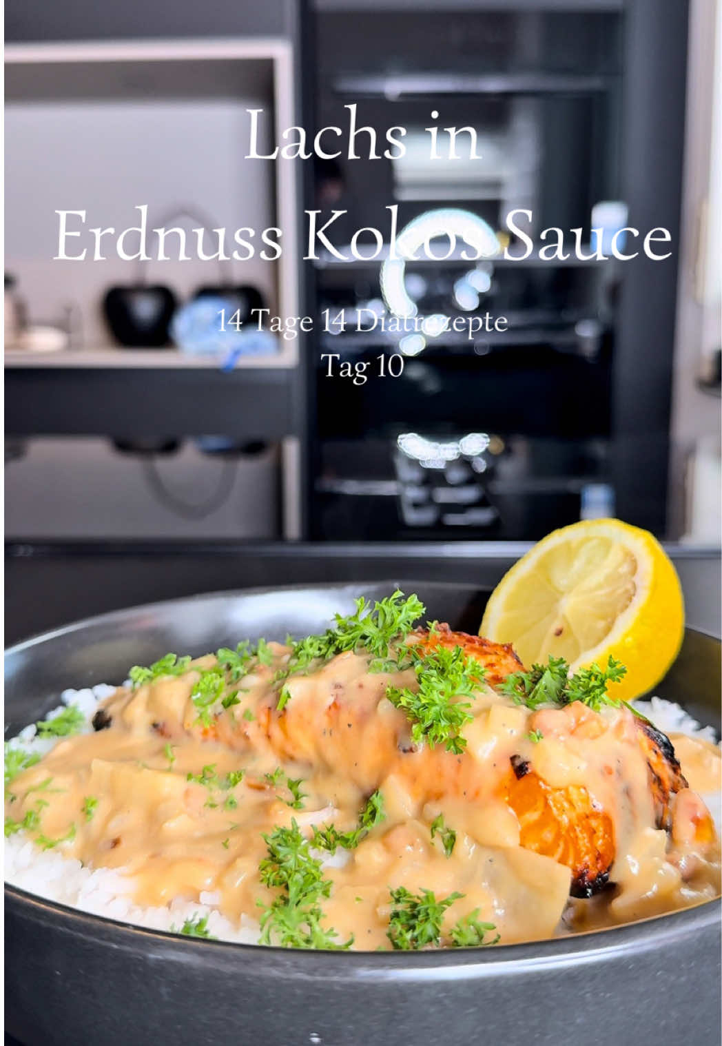 A post by @joeskochwelt on TikTok caption: Lachs in Erdnuss Honig Sauce 🍯🥜 14 Tage 14 Diätrezepte- Tag 10 Zutaten 2 Personen: ✳️300g Lachs ✳️Salz, Pfeffer, Chilipulver, Honig ✳️300g  Basmati Reis ✳️1 Zwiebel ✳️2 Knoblauchzehen ✳️400g Kokosnuss Milch ✳️2 EL Erdnussbutter ✳️1 EL Sojasauce ✳️Salz, Pfeffer, Chiliflocken ✳️1 Zitrone #lachs #erdnuss #reis #viral #germany #foodporn #foodblogger #foodphotography #foodpic #foodie #foodblog #fyp #foryoupage #foodtiktok #mittagessen #Abendessen #schnellerezepte #gesunderezepte #lecker #leckerrezepte #mealprep #kochenmitkind #waskocheichheute #familienrezepte #kochideen #kochenmitkind #familienrezepte #foodtok #fürdich #fürdichpage #fürdichseiteシ #fürdichseiteviral