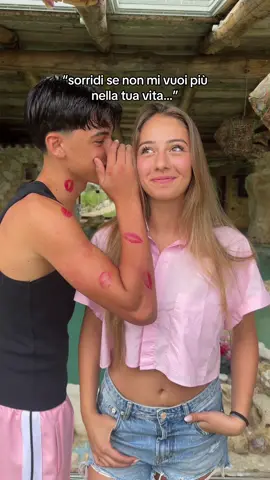 A post by @violasilvii on TikTok caption: giuro non è come sembra, non potrei vivere senza un caso disperato no? 🤦🏼‍♀️💕 @Cristiano🌓 