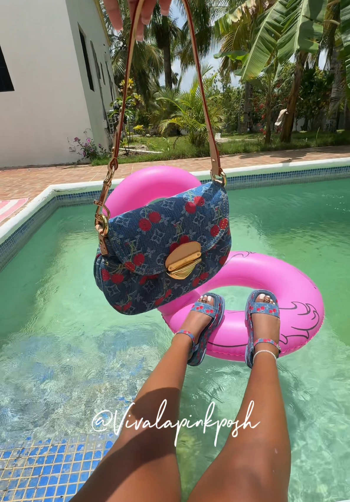 A post by @vivalapinkposh on TikTok caption: This one is for all my denim girlies 🩷🫶🏽  @Toprep666  #bougieonabudget #luxuryfinds #Baddieonabudget #Affordableluxury #Luxuryonabudget #thefencereviews #Pinkposhfinds 