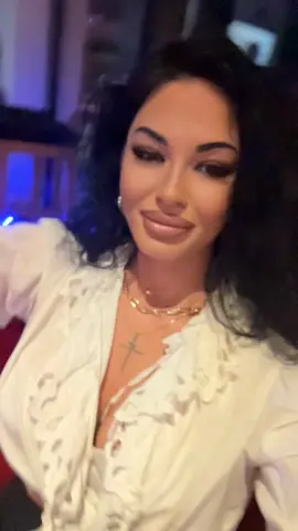 A post by @dianamoga88 on TikTok caption: #fypシ゚viral 