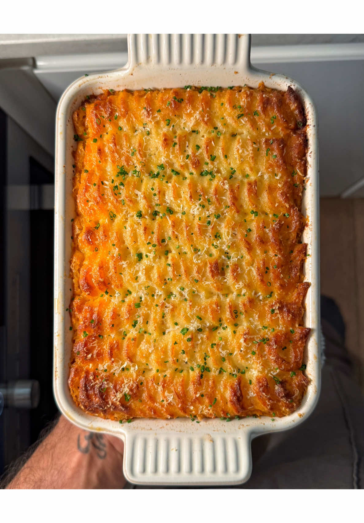 A post by @notorious_foodie on TikTok caption: Shepherds Pie 😍🇬🇧 Full recipe now up on Substack, link in bio! #pie #EasyRecipe #EasyRecipes #shepherdspie #asmrfood #cooktok #FoodTok #datenight #comfortfood #DinnerIdeas #dinnertime 