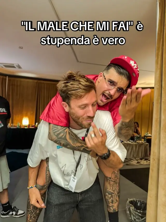 A post by @divanoletto on TikTok caption: @Geolier #geolier #napoli 