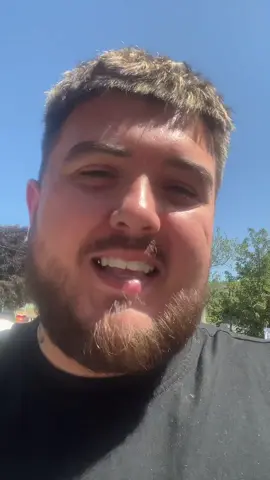 A post by @liamwade02 on TikTok caption: Best Sunday roast about #liamwade #foodreview 