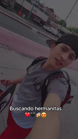 A post by @timbolos19 on TikTok caption: Buscando hermanitas ❤️❤️❤️❤️
