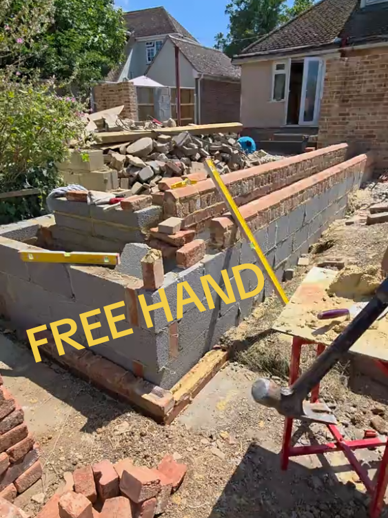 A post by @hrp_brickwork on TikTok caption: Just me building a corner.. Free hand 🧱🧱🧱